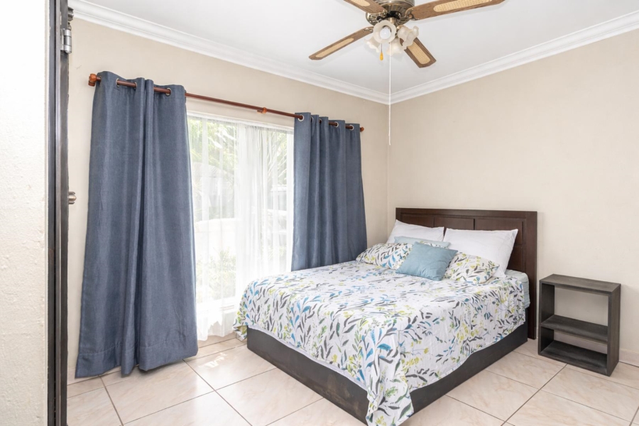 To Let 5 Bedroom Property for Rent in Melodie North West